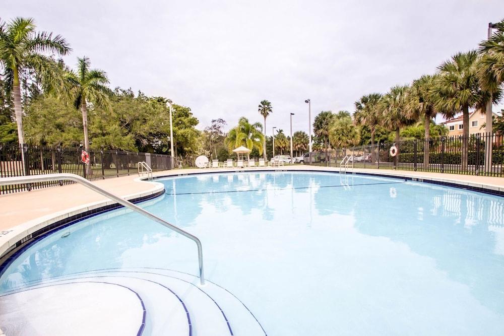 Sleep Inn Miami International Airport photo 14