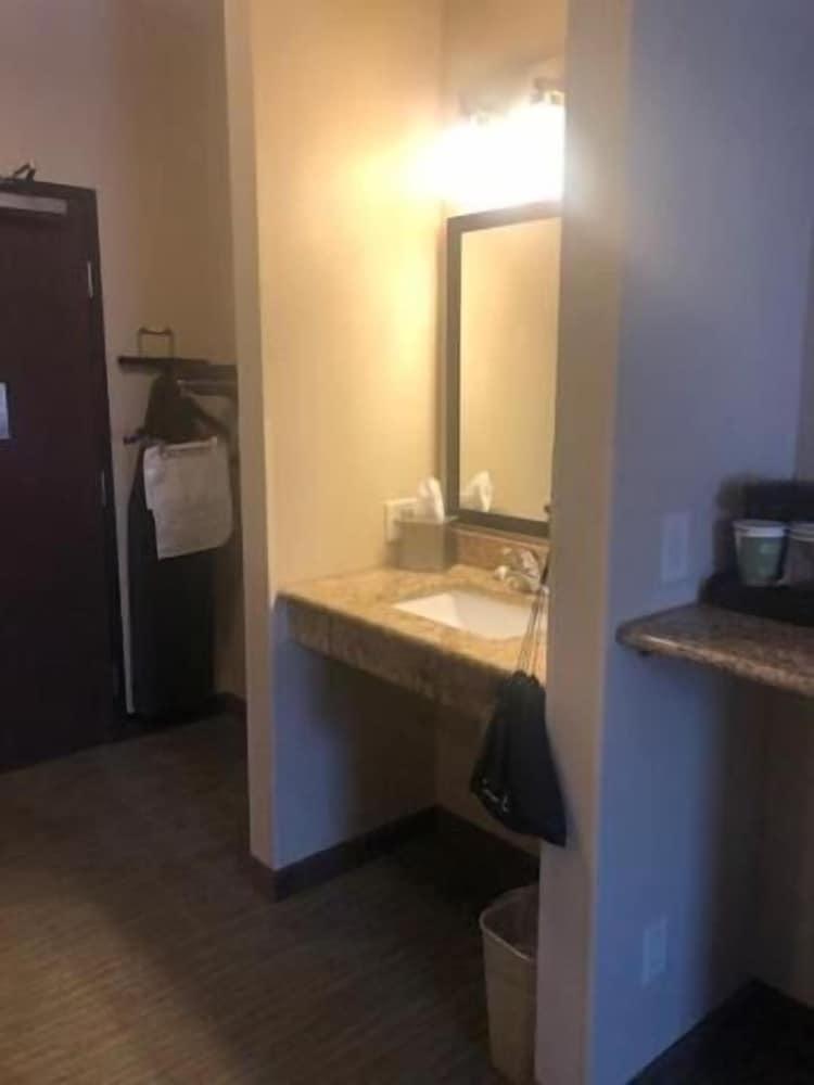 Cobblestone Inn & Suites – Fort Dodge photo 40