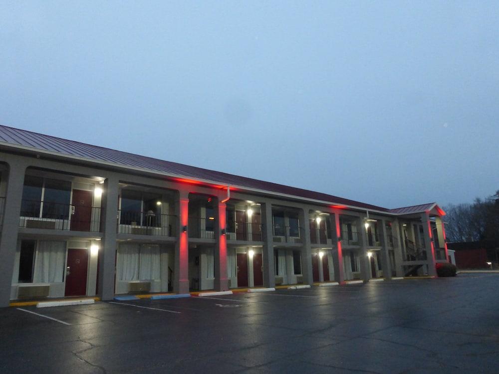 Red Roof Inn Evergreen photo 5
