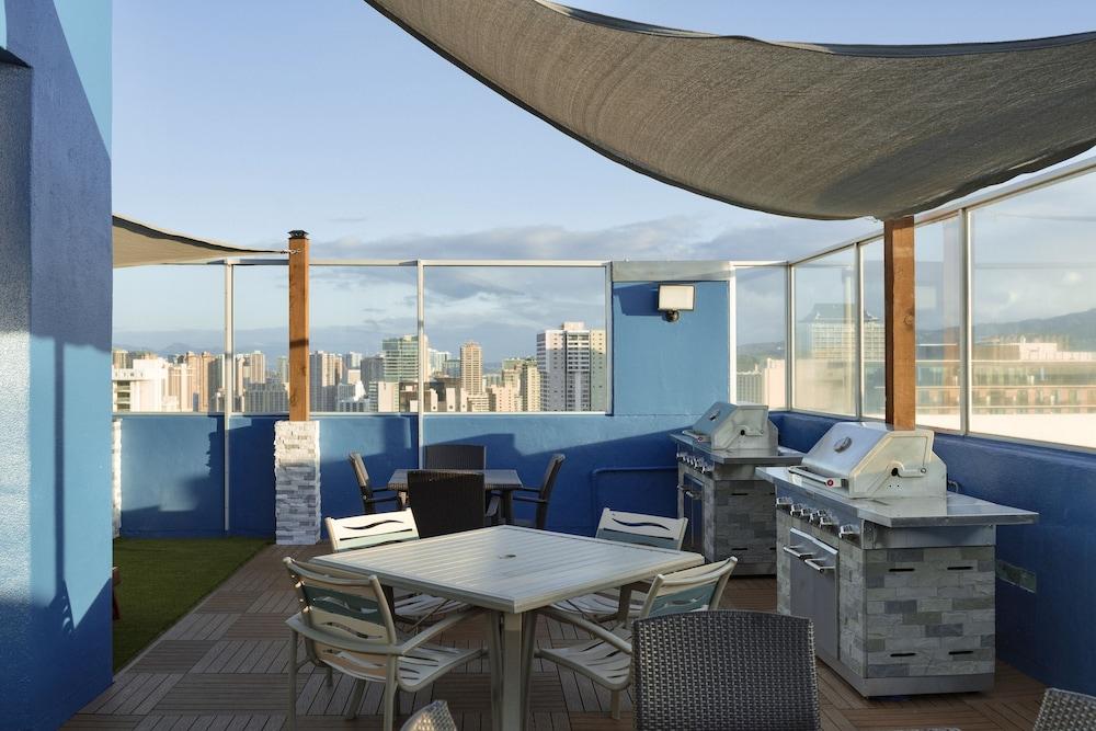 Pacific Monarch Hotel photo 44