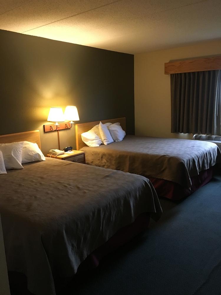 Moose Lake Lodge & Suites photo 8