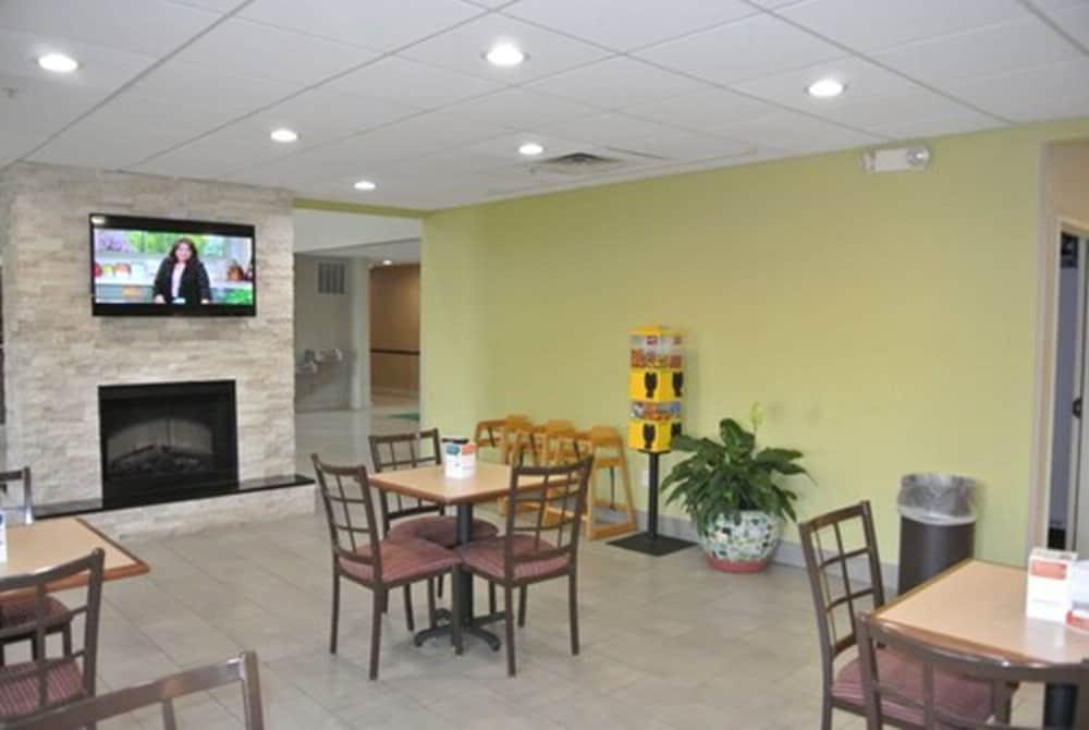 Quality Inn & Suites Arnold - St Louis photo 36