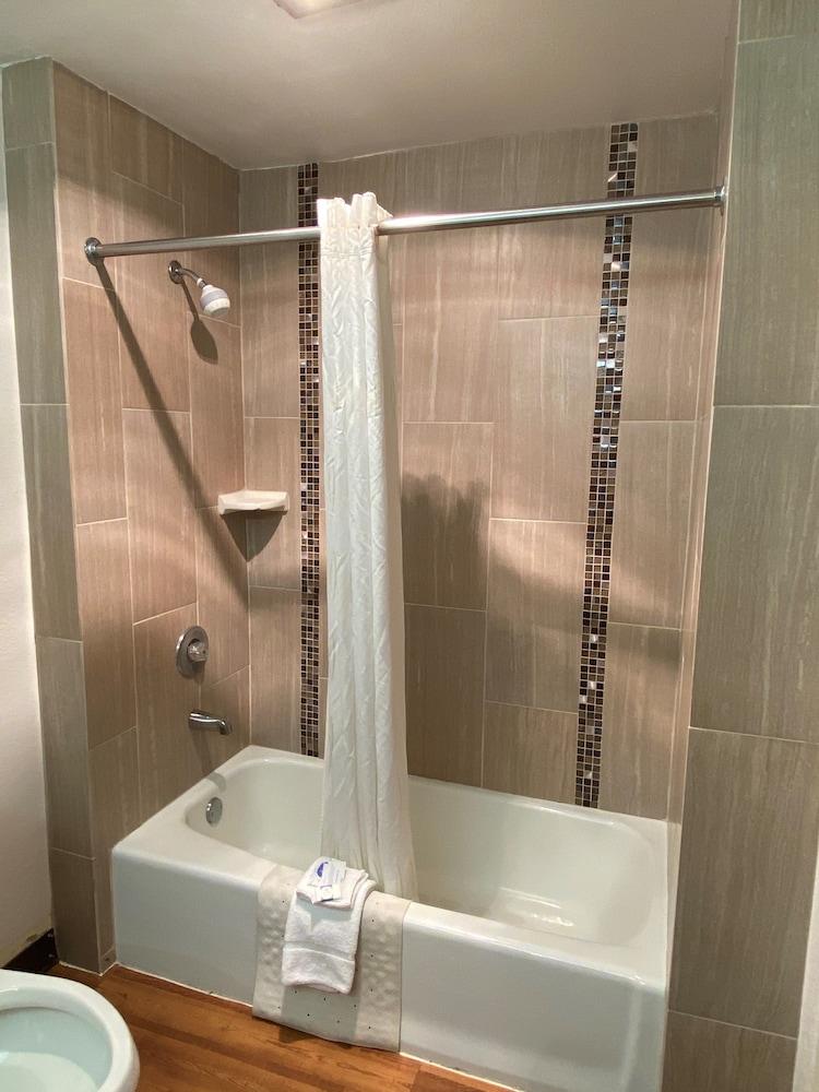 Guest House Inn photo 9