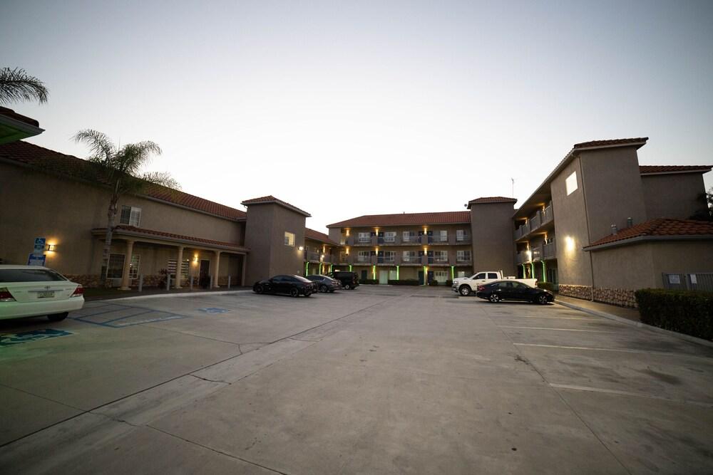 Mid City Inn and Suites photo 60