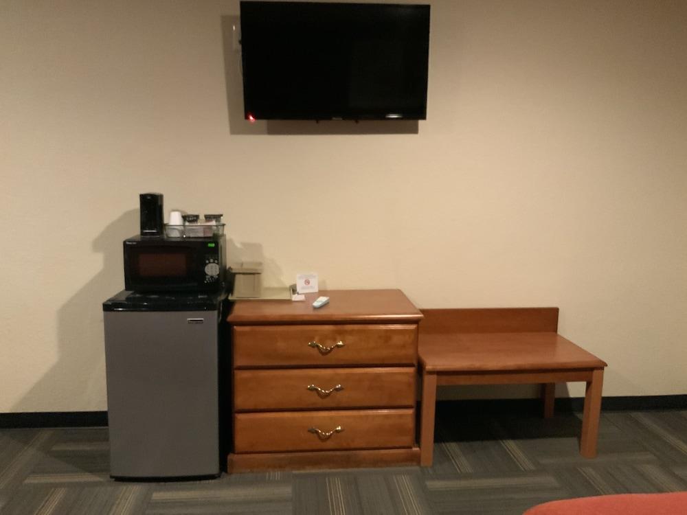Frontier Motel photo 17