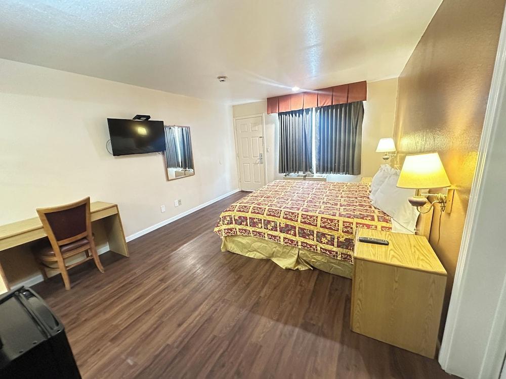 ROYAL INN photo 29