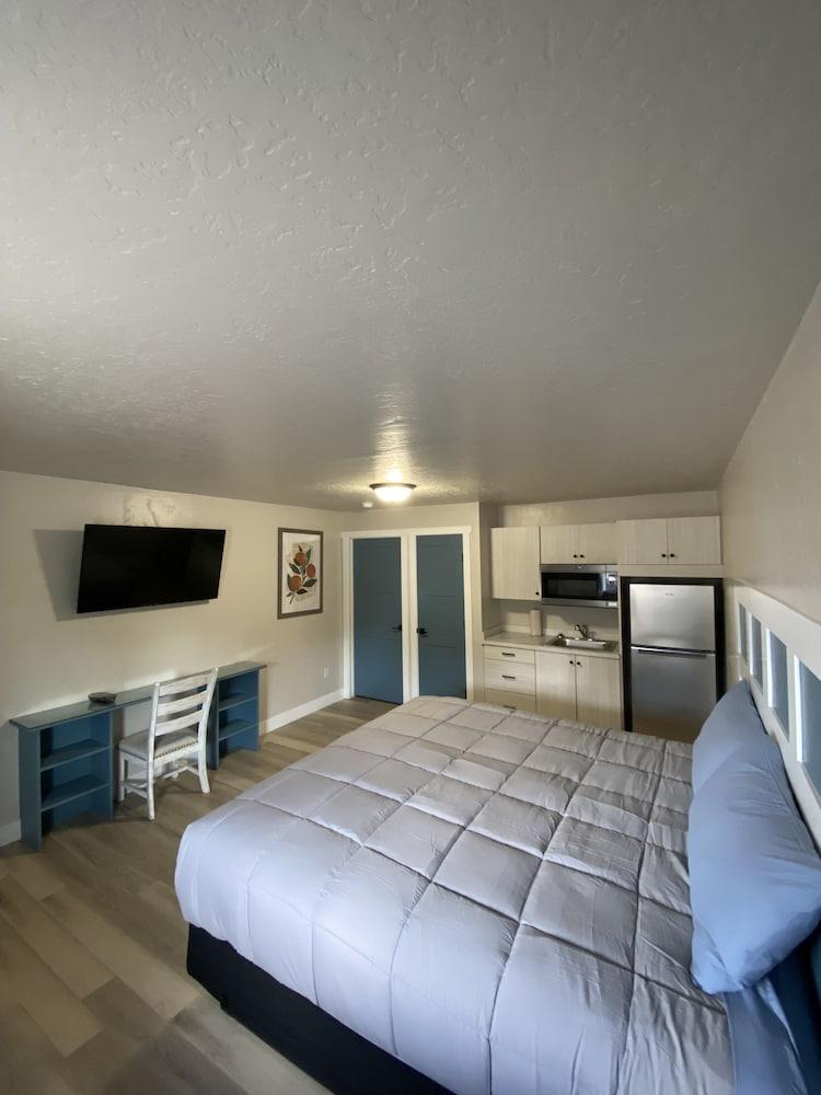 CB&M Executive Suites photo 3