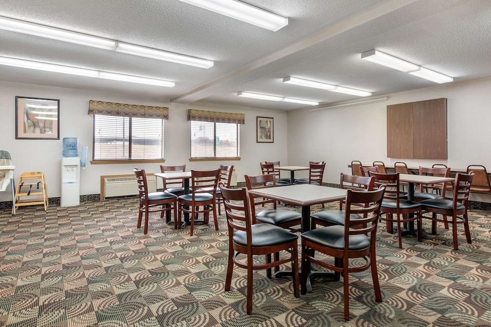 Quality Inn & Suites Lebanon I-65 photo 57