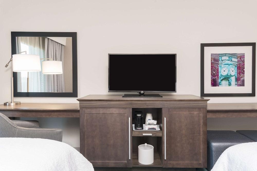 Hampton Inn & Suites Chicago Schaumburg photo 24
