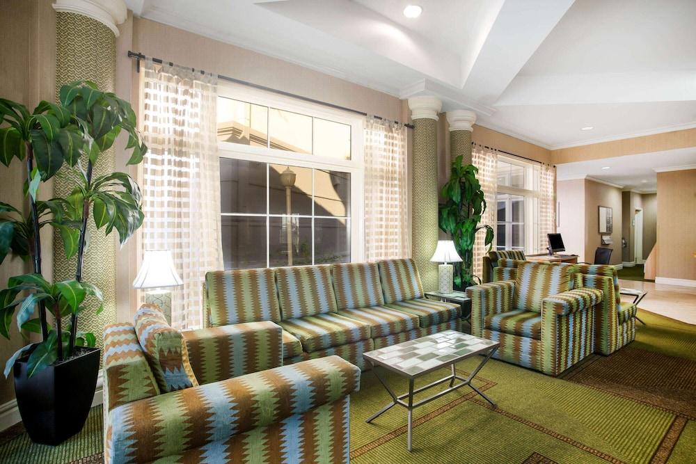 La Quinta Inn & Suites by Wyndham Austin Southwest photo 35