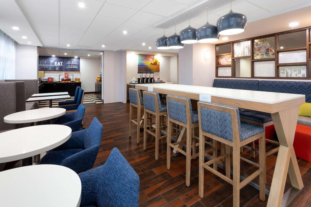 Hampton Inn Ft. Lauderdale-Commercial Blvd. photo 17
