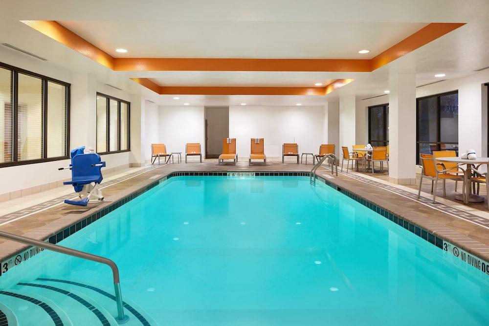 Holiday Inn Express Hotel & Suites Greenwood by IHG photo 40