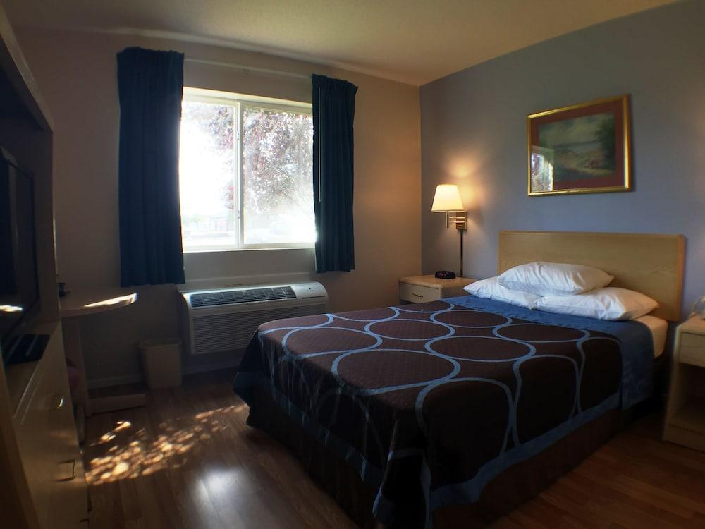 Super 8 by Wyndham Canandaigua photo 12