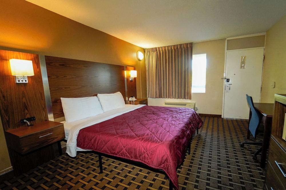 Red Carpet Inn & Suites photo 27