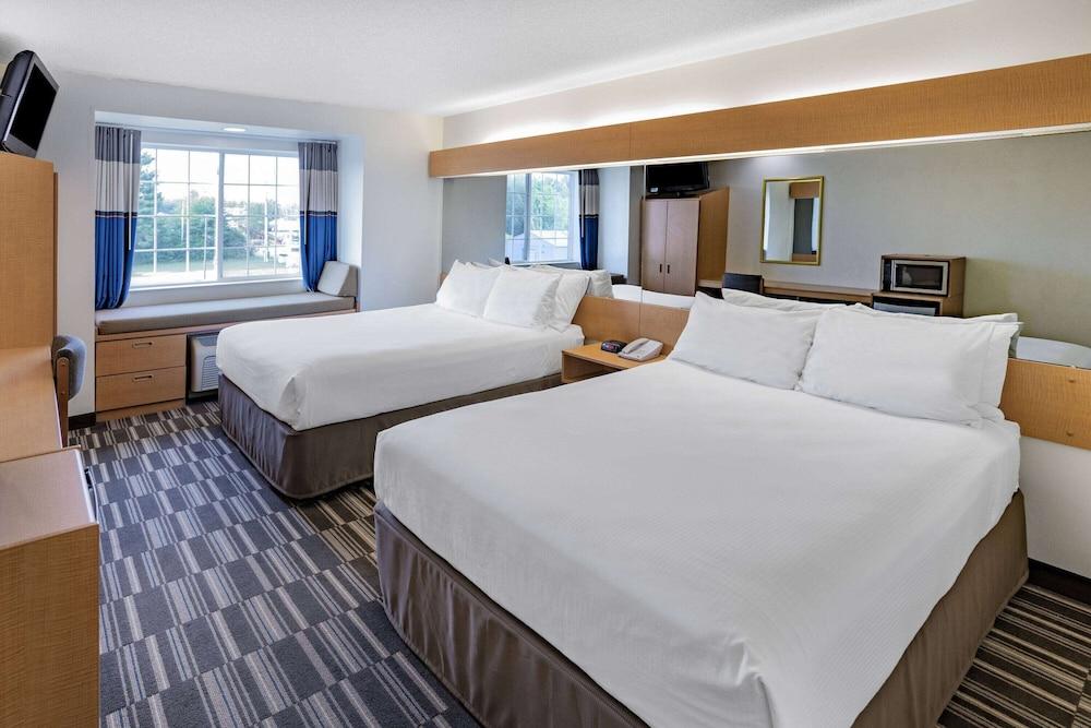 Microtel Inn & Suites by Wyndham Plattsburgh photo 12