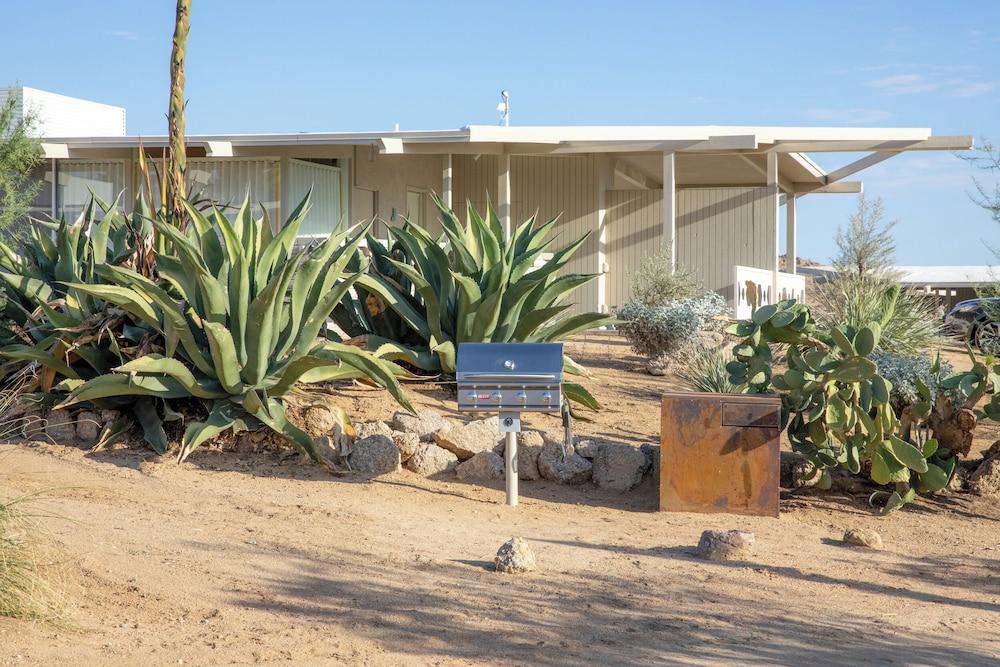 The Bungalows by Homestead Modern at The Joshua Tree Retreat Center photo 16