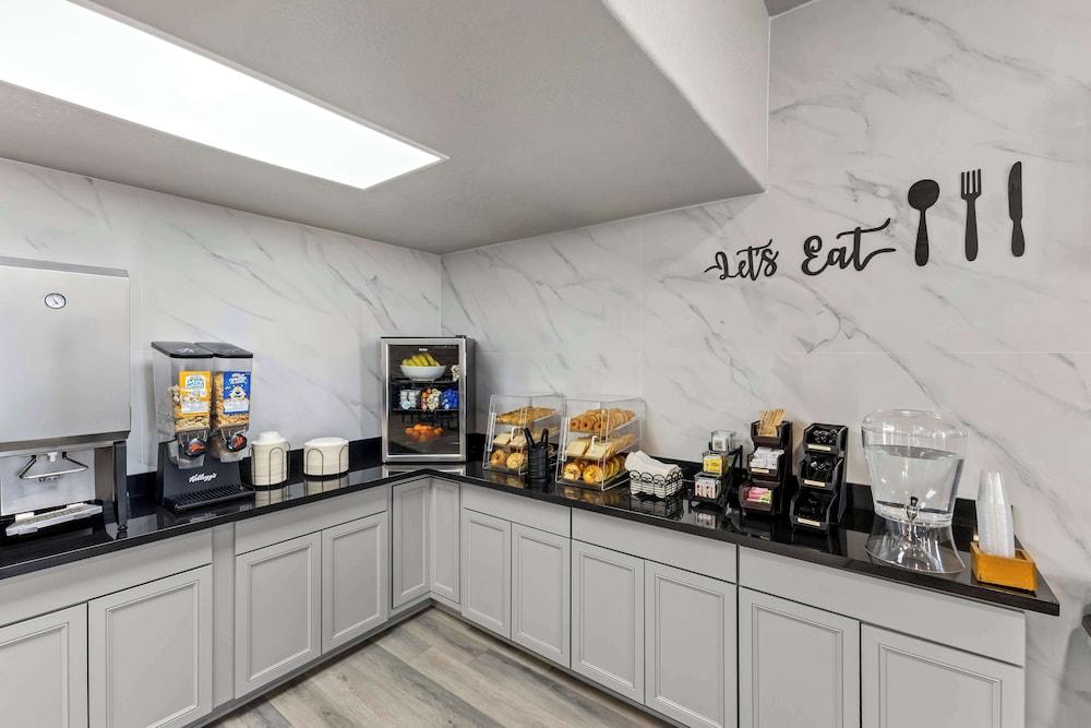 SureStay Hotel by Best Western Phoenix Airport photo 63