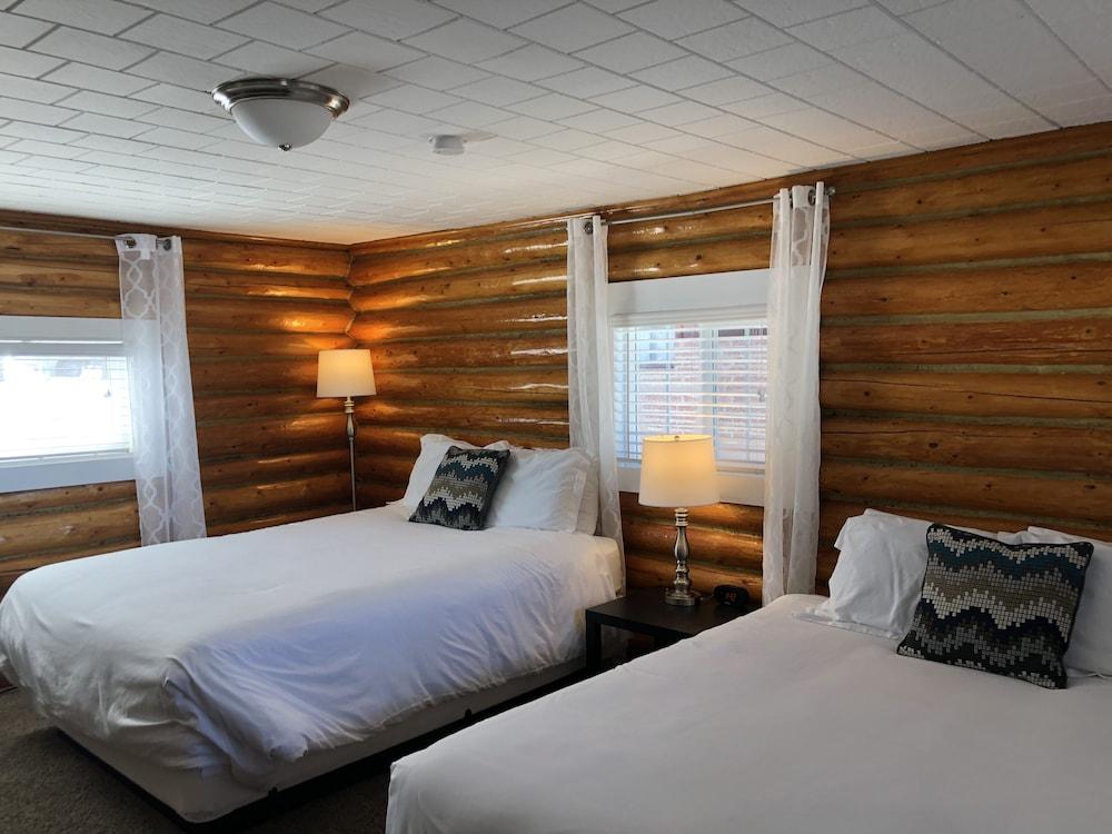 Sportsmans Lodge photo 34