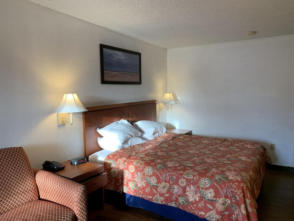 Travelodge Suites by Wyndham MacClenny/I-10 photo 7