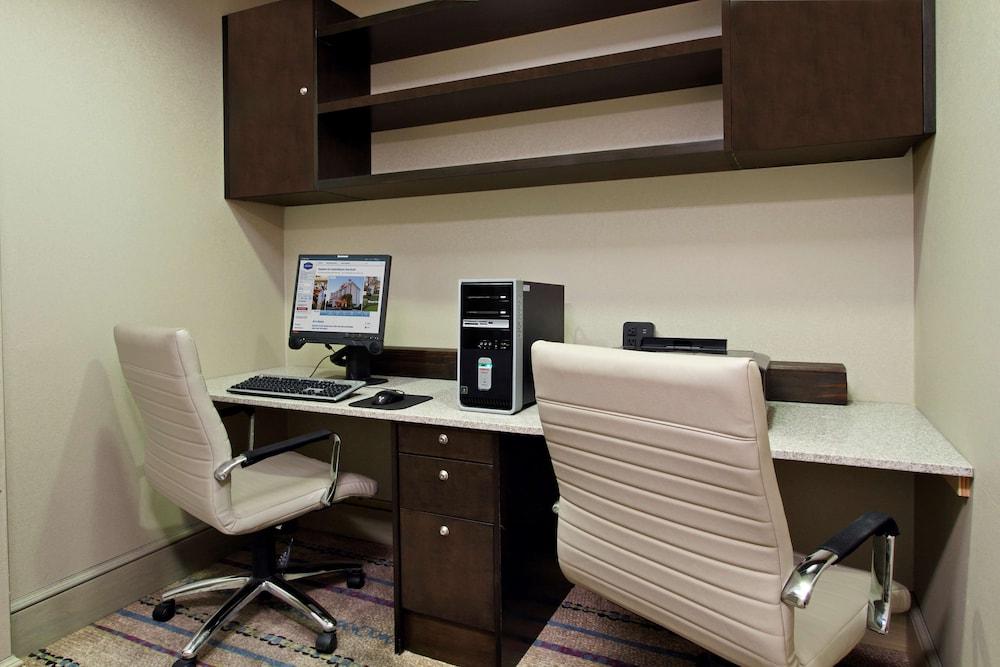 Hampton Inn Austin/Airport Area South photo 22