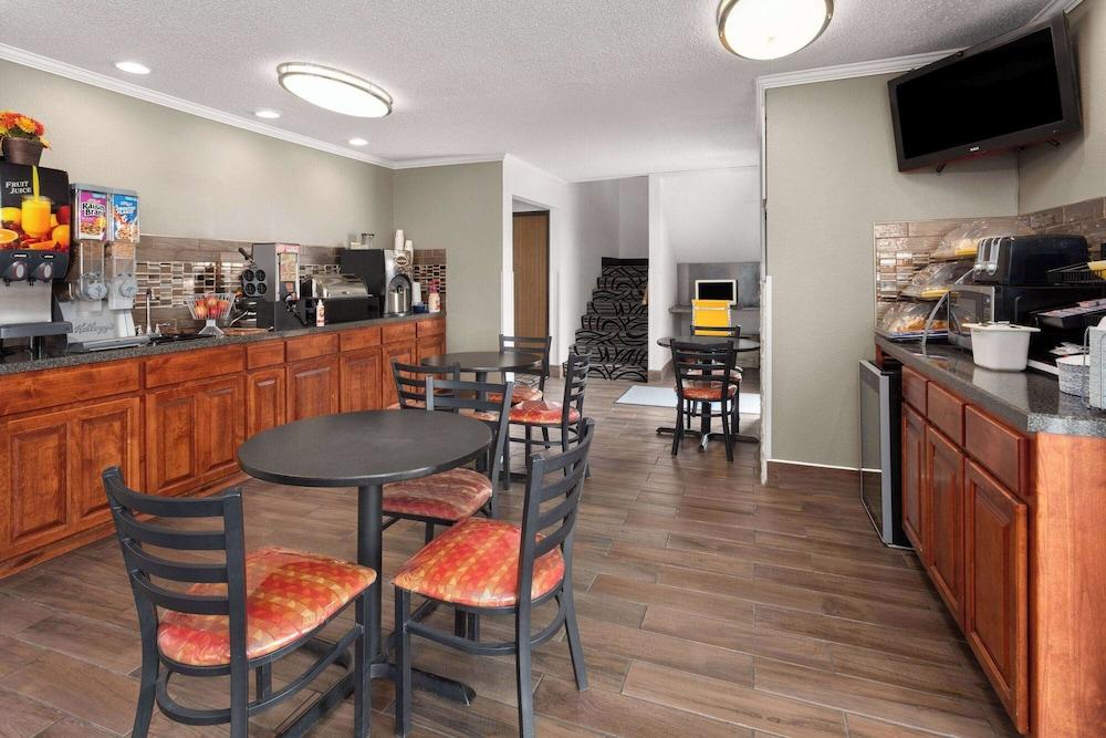 Days Inn by Wyndham Ogallala photo 25