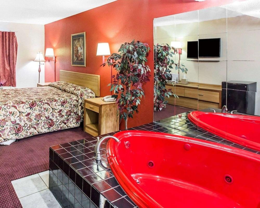 Econo Lodge Jonesboro - Atlanta South photo 12