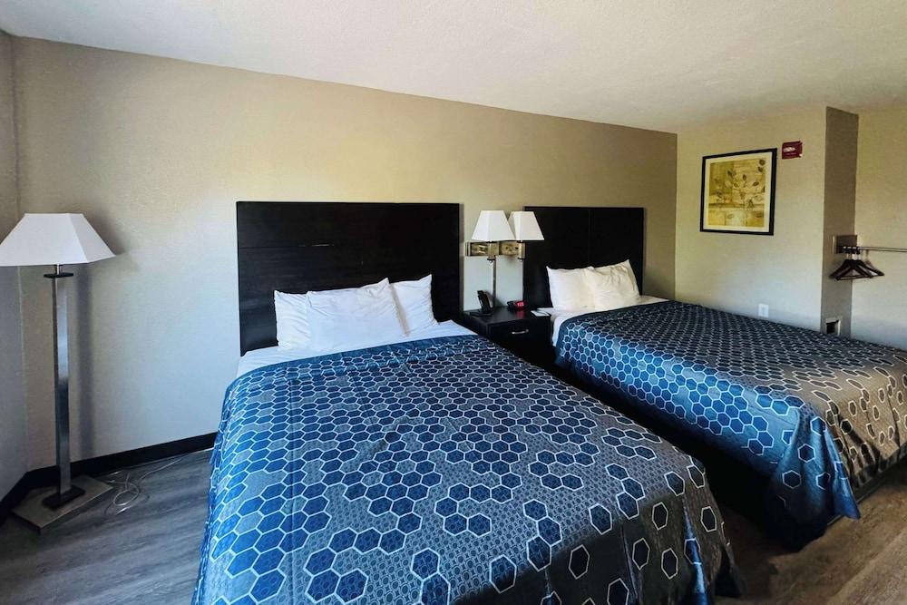 Econo Lodge Inn & Suites Centerville photo 14