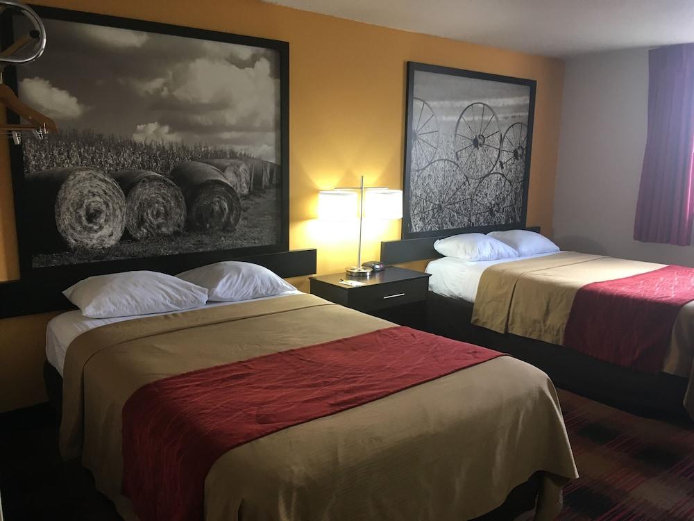 Red Roof Inn Ames photo 10