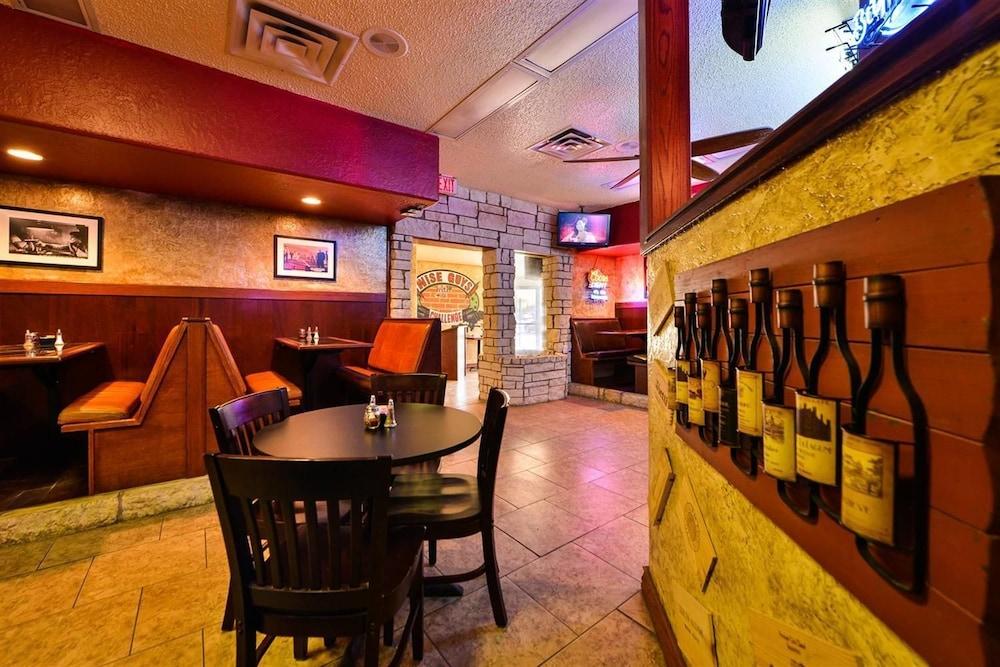 Budget Inn and Suites photo 9