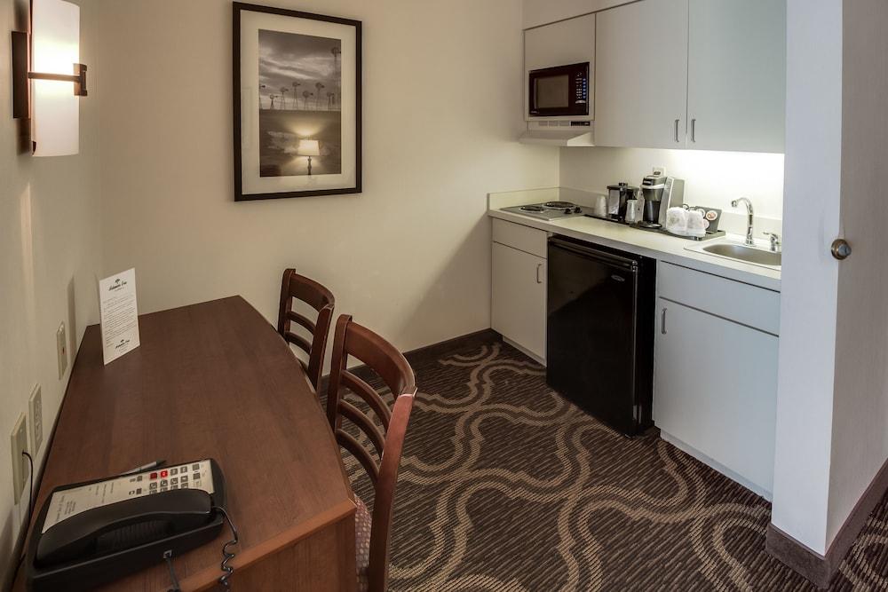 Ashmore Inn and Suites photo 26