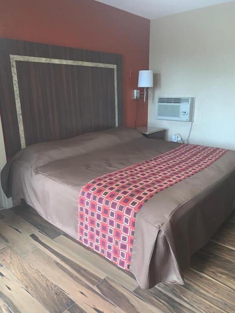 Prince of Wales Motel photo 27