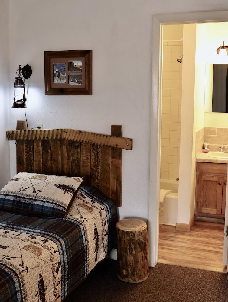 Rocky Mountain Lodge photo 34