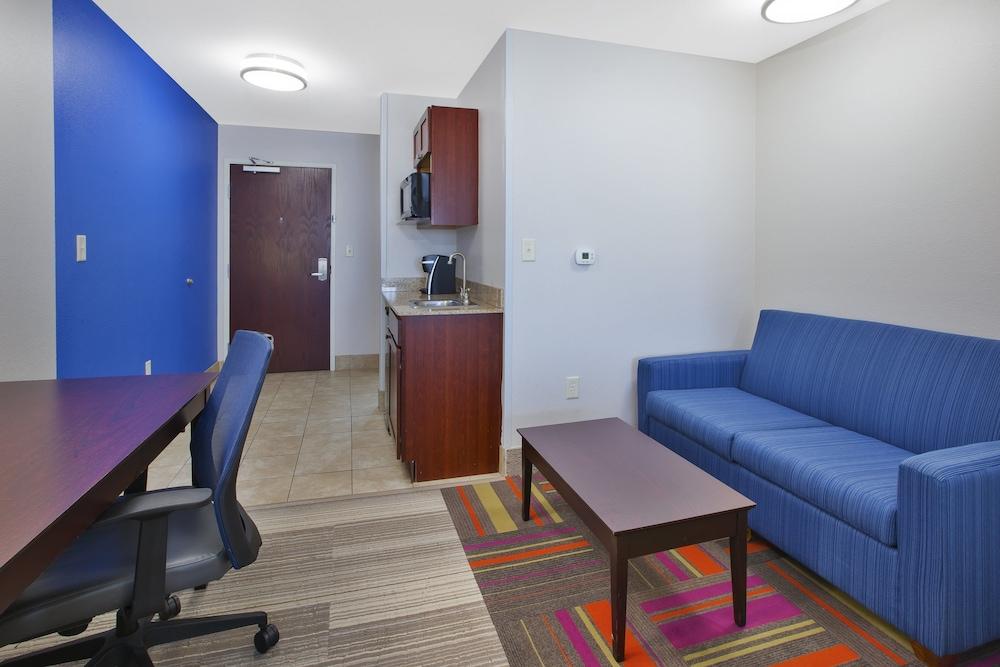 Holiday Inn Express Hotel & Suites Niles by IHG photo 18