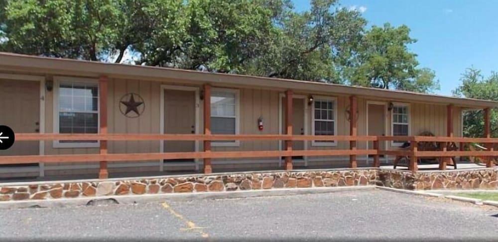 Maven's Inn & Grill — hotel in Canyon Lake