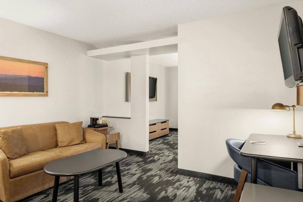 Fairfield by Marriott Mt Pleasant photo 39