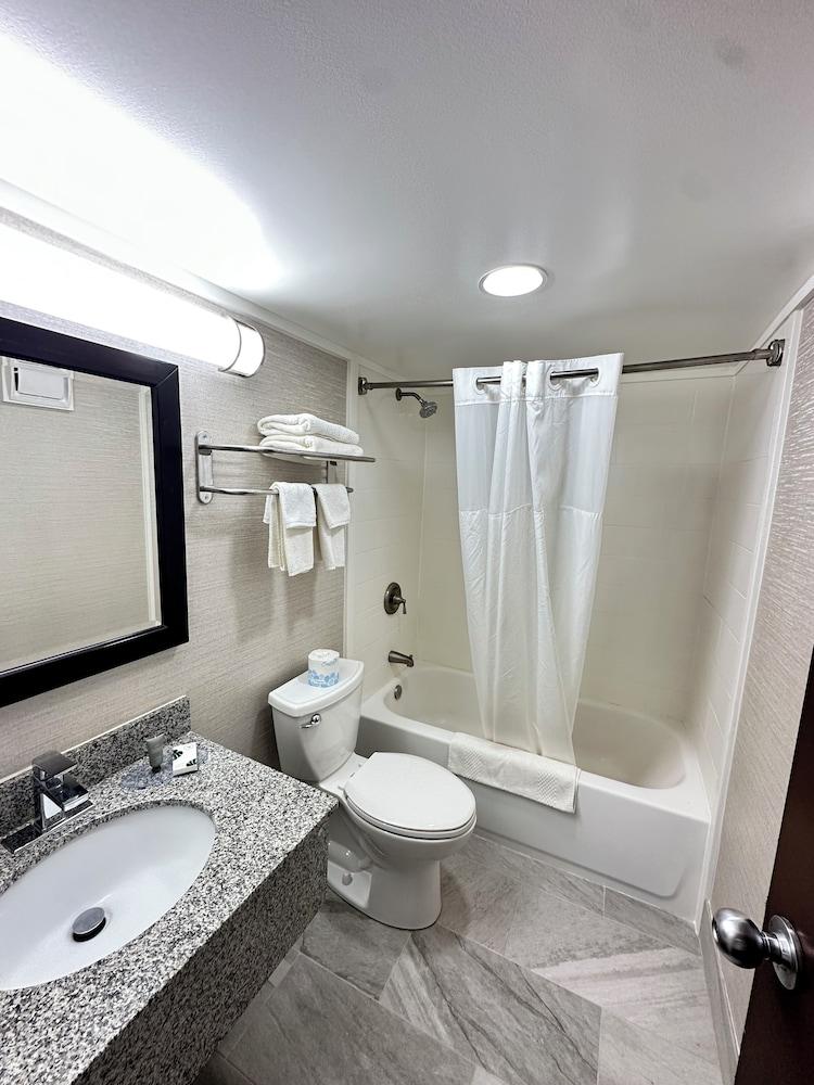 Finger Lakes Inn & Suites photo 18