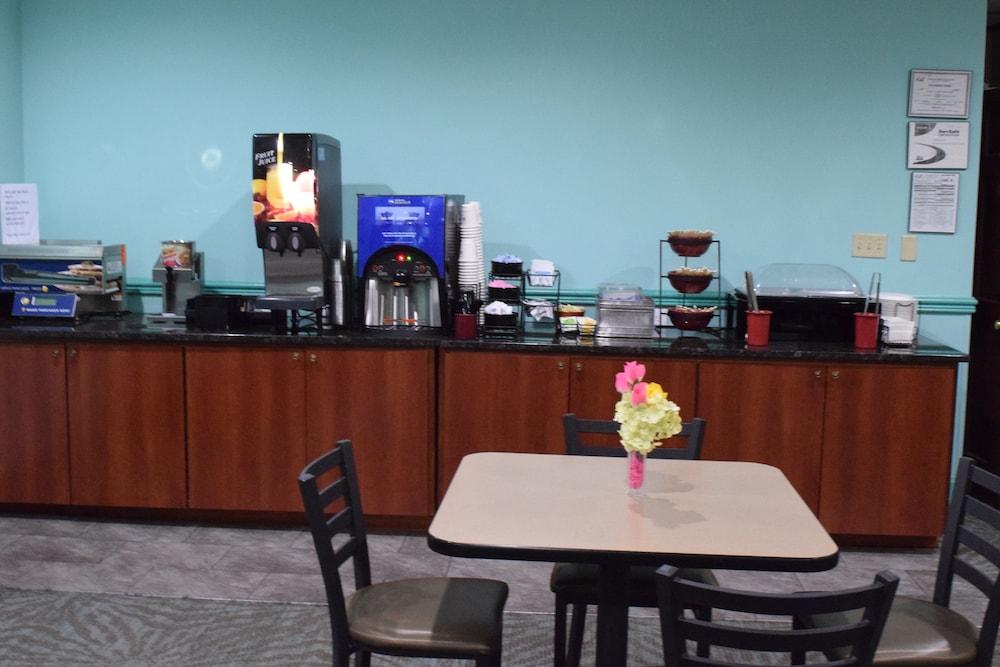 Ramada by Wyndham Savannah Gateway photo 30