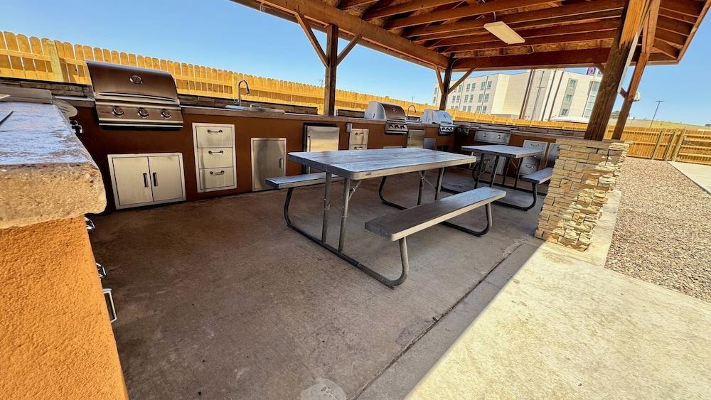 Permian Studio Apartments photo 19