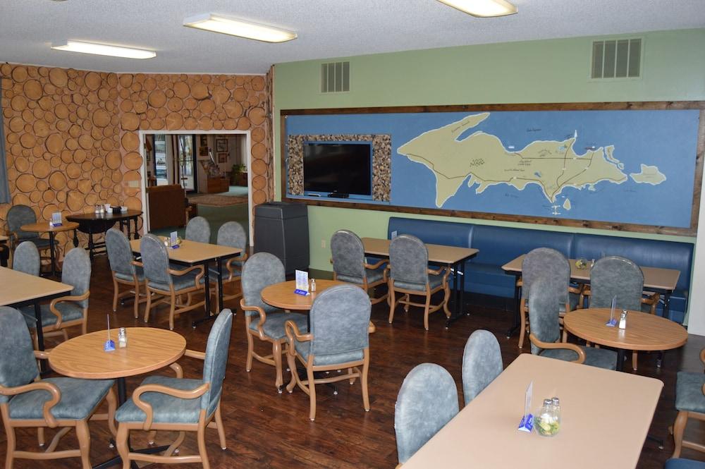 Cedar Hill Lodge photo 20