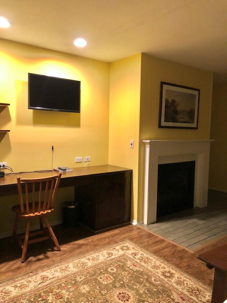 Delamater Inn photo 83
