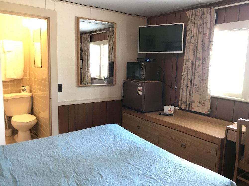 Chamber Lane Motel photo 20