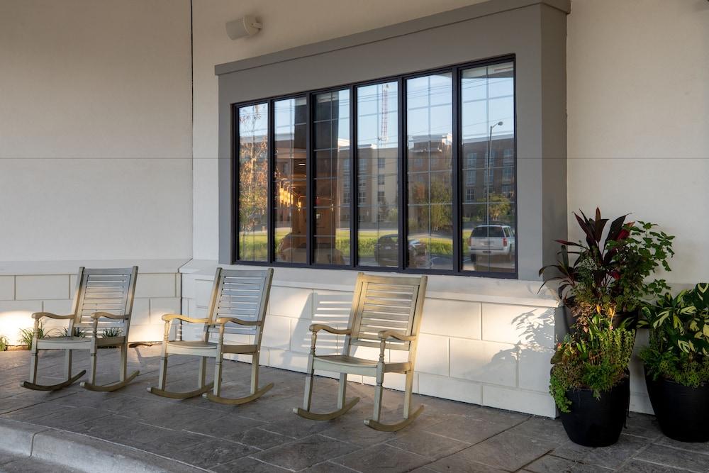 Hotel Indigo Mount Pleasant by IHG photo 85