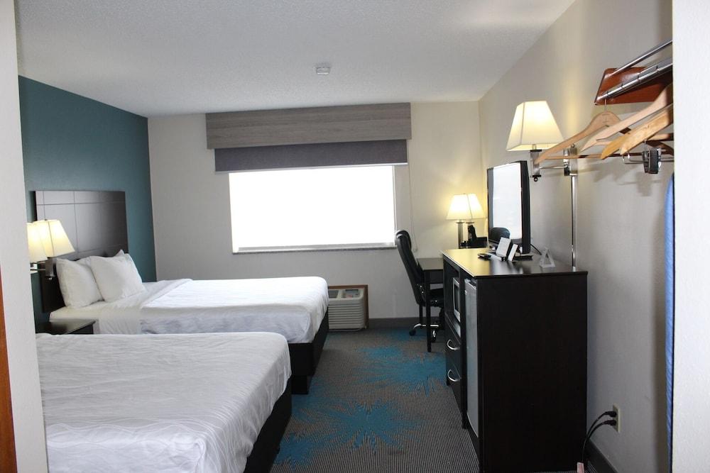 Reston Inn & Suites photo 14