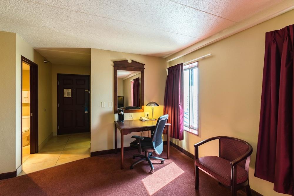 Rodeway Inn photo 25