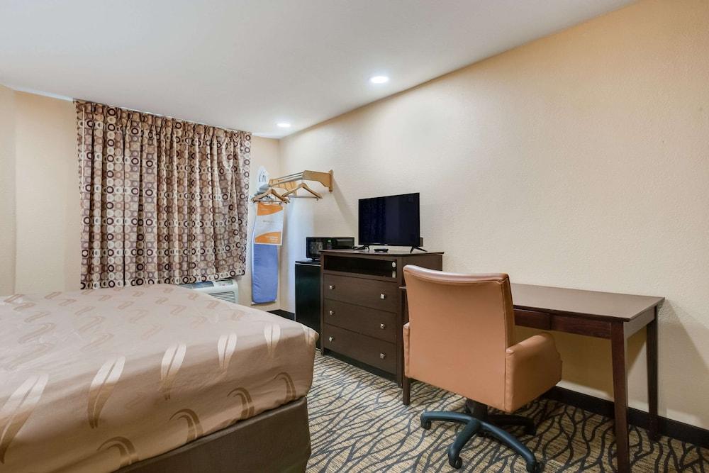 Quality Inn Lees Summit - Kansas City photo 13