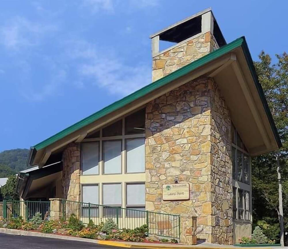 Laurel Point Resort photo 39