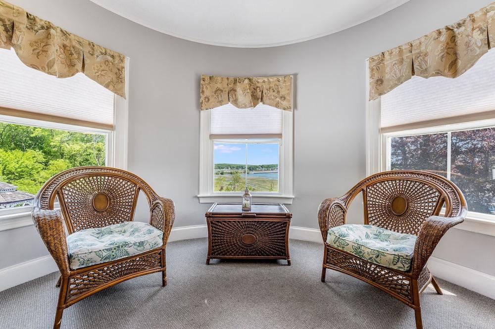 Castle Manor Inn photo 13