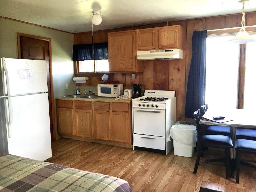 Sportsman's Lodge photo 28