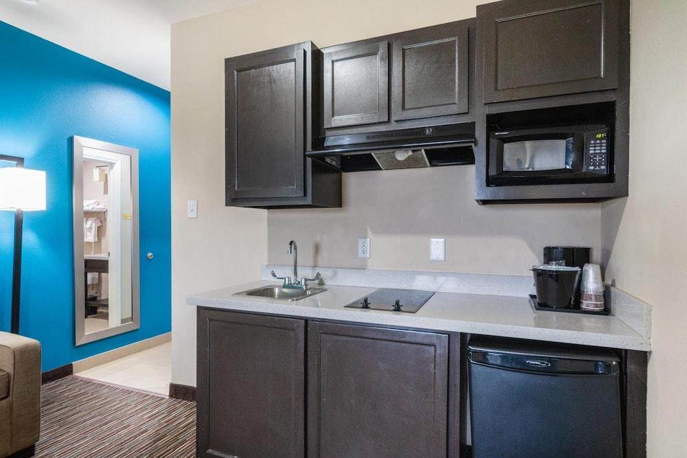 Residency Suites - Cotulla photo 33