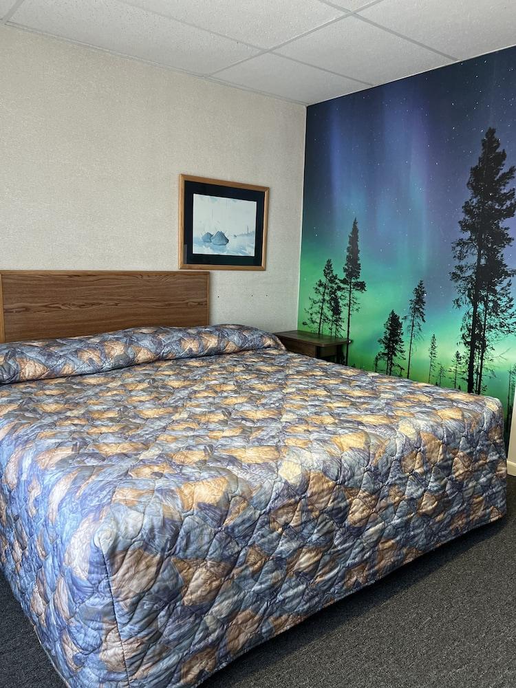 The Shoreline Inn photo 56
